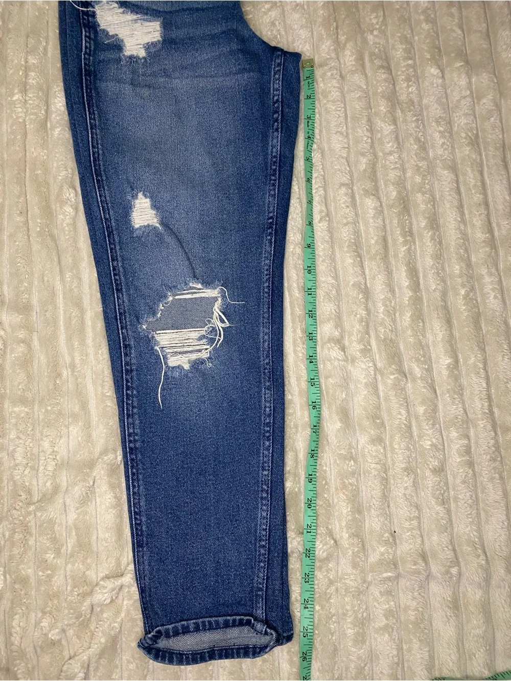 Hollister Women's Distressed Dark Wash Low-Rise Crop Boyfriend Jeans Size 1R 25